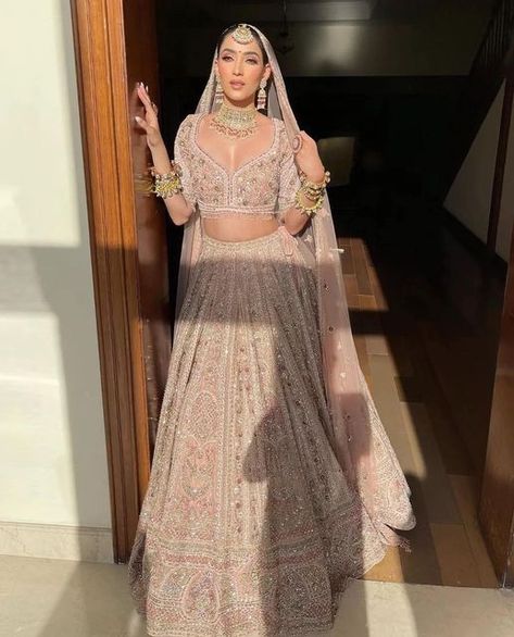 Engagement Dress For Bride Indian, Pastel Pink Lehenga, Wedding Lehngas, Woven Kingdom, Indian Wedding Reception Outfits, Pink Bridal Lehenga, Engagement Dress For Bride, Desi Vibes, Reception Outfits