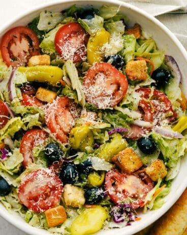 Olive Garden Salad Recipe, Garden Salad Recipe, Olive Garden Salad Dressing, Olive Garden Salad, Italian Salad Recipes, Olive Garden Recipes, House Salad, Italian Salad, Garden Salad