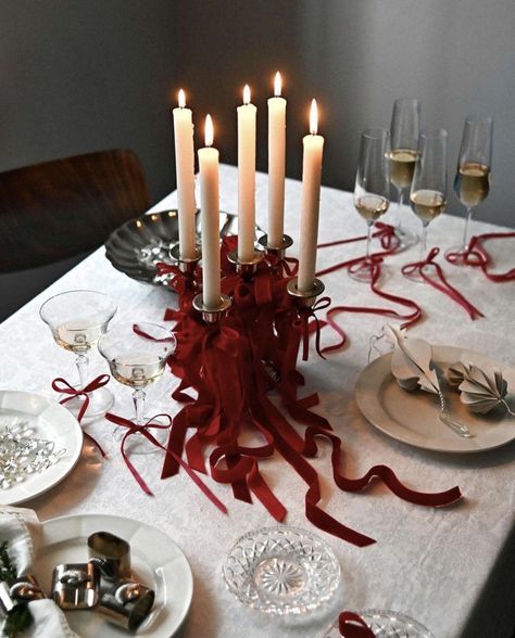 Deco Nouvel An, Tafel Decor, Xmas Dinner, Holiday Dinner Party, Christmas Dinner Party, Christmas Dinner Table, Dinner Party Table, Christmas Inspo, Supper Club