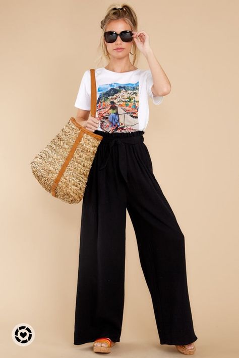 Black Wide Leg Pants Outfit Casual, Black Pants Summer, Wide Leg Black Pants Outfit, Wide Leg Pants Outfit Summer, Wide Leg Pants Outfit Casual, Black Wide Leg Pants Outfit, Casual Easter Outfit, Black Pants Outfit, Wide Leg Pants Outfit