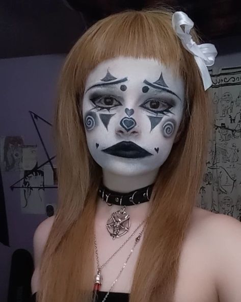 Clown makeup 🎀😋 #clown #clownmakeup #insaneclownposse #makeup #makeupartist #makeupideas #makeuptutorial #makeuplook #fyp #foryou #foryoupage #trending #viral #picoftheday #alt #altgirl #alternativegirl #gothgirl #gothic #alternative #black #alternativestyle #aesthetic Black Clown Makeup Halloween, Clown Face Paint Ideas, Black Clown Costume, Black White Clown Makeup, White Clown Makeup, Alt Clown Makeup, Clown Makeup Black And White, Clown Core Makeup Black, Clown Fit