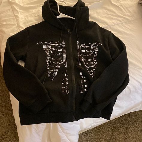 Never Worn Shein Skeleton Zip Up Hoodie Bedazzled Jacket, Crop Crewneck, Tops Shein, Skull Sweater, Dropped Shoulder Sweatshirt, Oversized Crewneck, Crop Top Sweatshirt, Cute Sweatshirts, Knit Hoodie