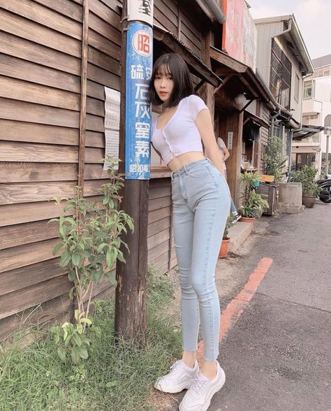 Skinyjeen Outfit Women, Fits Streetwear, Korean Fashion Outfits, Trendy Fits, Pakaian Feminin, Korean Casual Outfits, Korean Girl Fashion, Korean Fashion Trends, Ulzzang Fashion