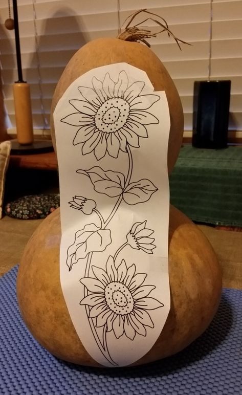 How to create and lay out a design for your gourd art project Gourds Diy, Gorgeous Gourds, Gourds Birdhouse, Hand Painted Gourds, Birdhouse Designs, Painted Clay Pots, Gourds Crafts, Painted Gourds, Diy Lanterns