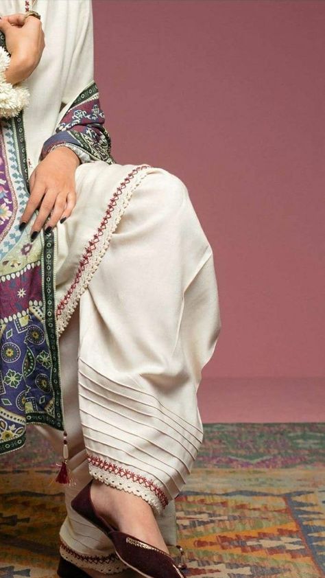 ♬★ Shalwar Design, Women Trousers Design, Kurti Sleeves Design, Womens Pants Design, Salwar Designs, Trouser Design, Pakistani Dresses Casual, Kurta Neck Design, Cotton Kurti Designs