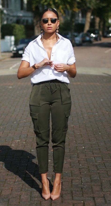 outfit ideas for women Olive Green Pants Outfit, Khaki Pants Outfit, Khakis Outfit, Green Pants Outfit, Jogger Outfit, Olive Pants, Green Joggers, Olive Green Pants, Cargo Pants Outfit