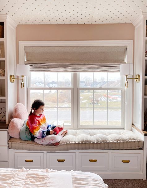 Window Seat With Bookshelves, Reading Nook Window Seat, Window Storage Bench, Reading Nook Window, Bedroom Window Seat, Built In Daybed, Built In Window Seat, Sweet Room, Window Seat Design