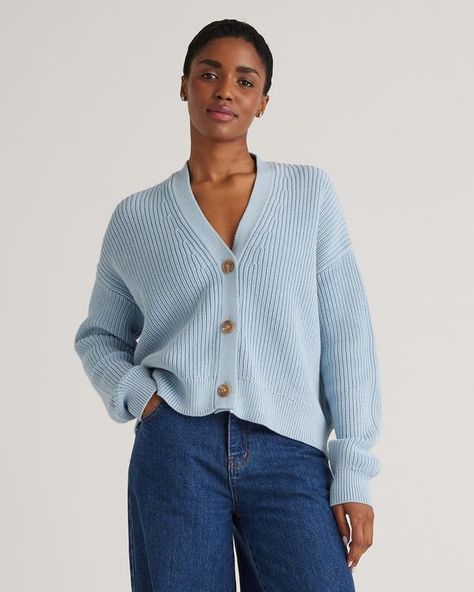 how to wear the classic essence in your everyday life Boyfriend Sweater, Boyfriend Cardigan, Cropped Cardigan Sweater, Silk Cami, Short Cardigan, Faded Denim, V Neck Cardigan, Cropped Cardigan, Jeffrey Campbell