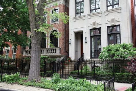 Chicago Brownstone, Classical House, Chicago Neighborhoods, Chicago Architecture, Lincoln Park, Market Trends, Urban Spaces, City Living, Chicago Illinois