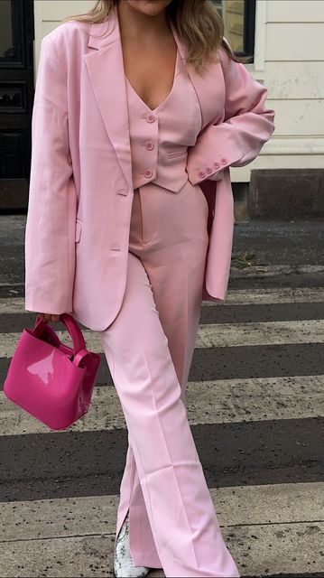 Pink Pant Suit Outfit, Woman Power Suit, Pink Suit Aesthetic, Pink Lawyer Aesthetic, Pink Graduation Outfit, Power Suit Women, Pink Business Aesthetic, Pink Formal Outfit, Pink Suit Women