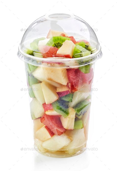 Fruit Deserts Recipes, Fruit Parfait Cups, Thanksgiving Fruit Salad, Fruit Salad Decoration, Fruit Salad With Yogurt, Salad Packaging, Food Set Up, Parfait Cups, Clear Plastic Cups