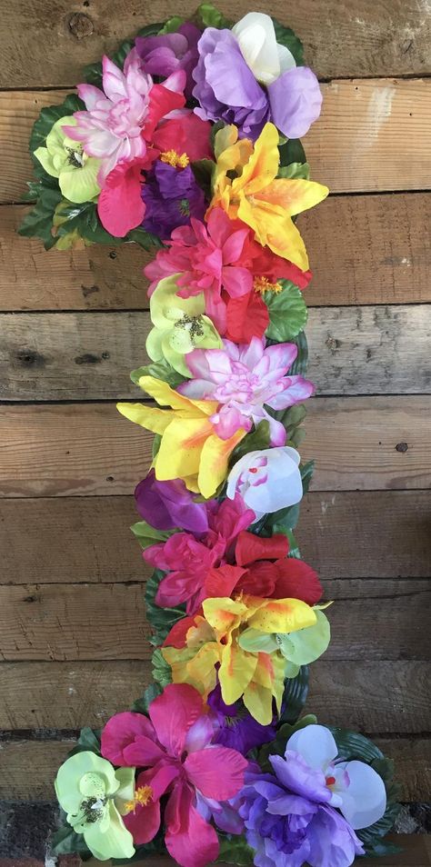 Hawaii Birthday Party, Hawaii Birthday, Flowers Happy Birthday, Stitch Party, Hawaii Theme, Hawaiian Party Decorations, Lincoln University, Hawaiian Birthday Party, Luau Birthday Party