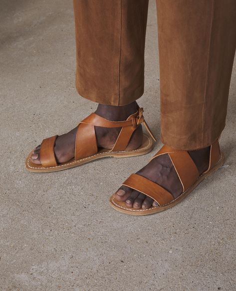 Positano sandal in italian leather. Strap and buckle on heel. Leather sole. Made in Italy. Positano, Italian Leather, Cow Leather, Leather Straps, Cow, In Italy, Buckle, Italy, Sandals