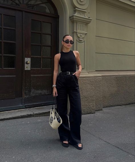 Tailored Pants Outfit, Super Casual Outfits, Edgy Summer Outfits, Black Pants Outfit, Fashion Travel Outfit, Summer Pants Outfits, Look Formal, Corporate Attire, Casual Chique