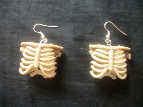 Clay Rib Cage, Ribcage Earrings, Skeleton Fashion, Earring Inspo, Clay Pendants, Gifting Ideas, Earring Ideas, Ceramics Pottery Art, Clay Art Projects