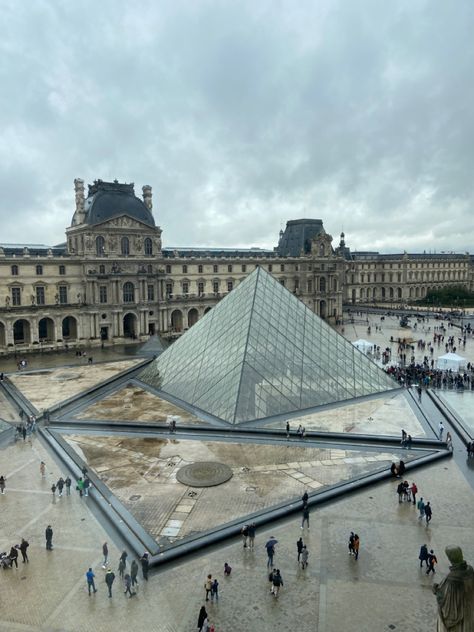 Spooky Halloween Pictures, Louvre Paris, Paris Love, Louvre Museum, Paris Photography, Paris Photo, Paris Photos, Halloween Pictures, Rembrandt