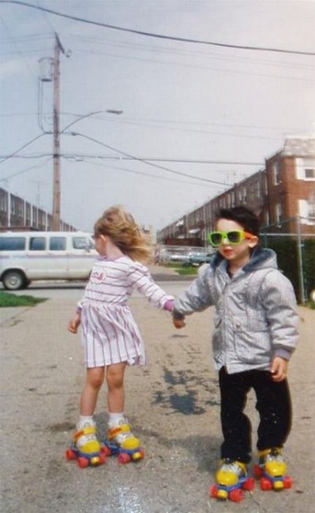 I wasn't sure whether to pin this here or to my wedding board :-) Also... who else remembers having these damn skates?! Foto Top, Roller Derby, Roller Skates, Foto Inspiration, Roller Skating, Love Images, Infj, Little People, In The Middle