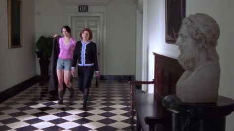 But sometimes Lorelai skipped the scarf because she was busy wearing cowboy boots with daisy dukes. Which brings us to her most iconic—and most insane—outfit of all time. Fin. Chilton Outfit, Tiny Scarf, Cher Horowitz, Blue Puffer Jacket, Lorelai Gilmore, Crazy Outfits, What Should I Wear, Tie Dye Outfits, Daisy Dukes