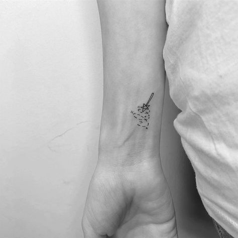 Cagri Durmaz on Instagram: “Magic wand 💫 . . . . #magic #wand #magicwand #magical .  #ink #tattoo #tattooartist  #blackworkers #blackandwhite  #linework #linetattoo…” Magic Wand Tattoo, Magic Tattoos, Stick Tattoo, Wand Tattoo, Wand Magic, Finger Tats, Self Love Tattoo, Magic Tattoo, Magic Women