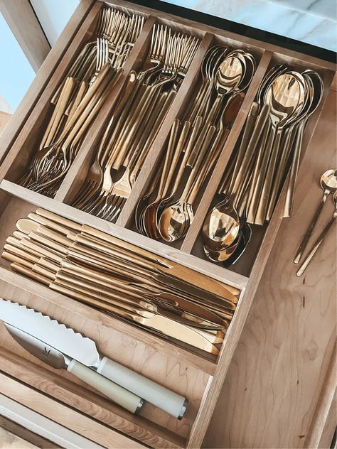 Gold Kitchen Utensils, Gold Utensils, Gold Silverware, Future Apartment Decor, Kitchen Cutlery, Gold Kitchen, Apartment Essentials, Kitchen Utensil Set, Cute Kitchen