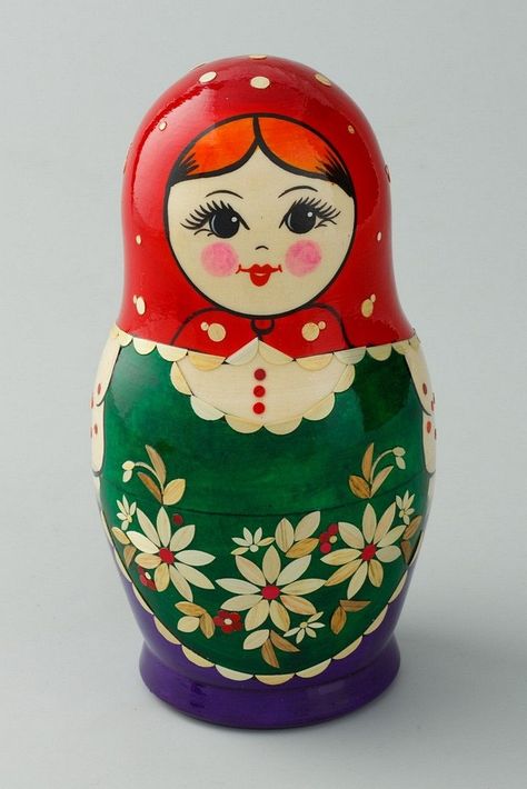 Matryoshka, Russian nesting doll. Folk art Russian Doll Art, Matroyska Doll, Nesting Dolls Craft, Nesting Doll Tattoo, Matryoshka Doll Art, Ks3 Art, Ghost Doll, Doll Tattoo, Babushka Dolls