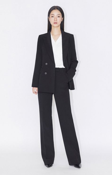 Business Casual Poses For Women, Formal Outfit Poses For Women, Elegant Corporate Outfits, Formal Blazers For Women, Women Semi Formal, Formal Attire For Women, Business Formal Women, Jeon Yeobeen, Business Portraits Woman