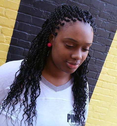 Medium To Long Curly Twists Jamaica Hairstyles, Curly Twists, Easy Formal Hairstyles, Feeder Braids, Senegalese Twist Braids, Senegalese Twist Hairstyles, Senegalese Twists, Big Braids, Half Ponytail