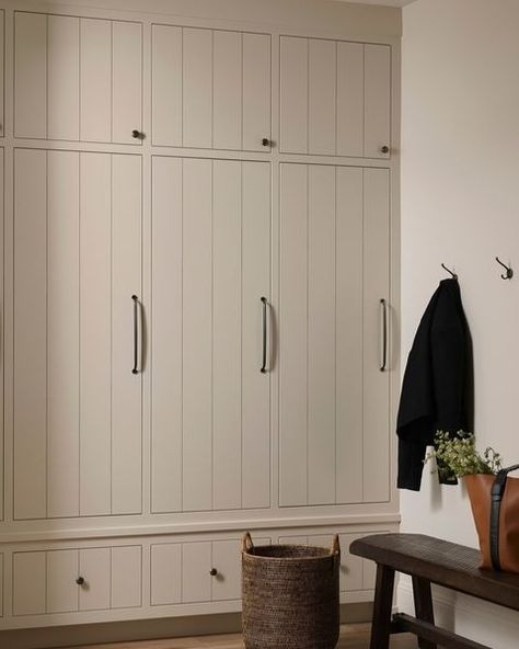 W Design Collective | A simple moment in the Canyon Cove mudroom. Design by @wdesigncollective @mariannembrown @joeinteriors… | Instagram Mudroom Design Ideas, Oak Storage Bench, W Design Collective, Mudroom Cabinets, Mudroom Lockers, Mudroom Entryway, Entryway Cabinet, Mudroom Laundry Room, Cabinet Fronts