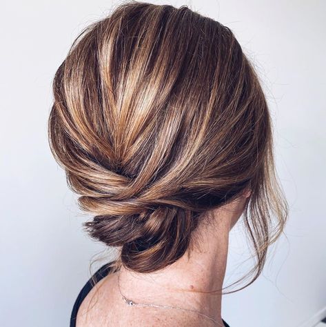 40 Hairstyles for Straight Hair That Are Trendy in 2021 - Hair Adviser Messy Bun With Bangs, Straight Hair Updo, Bun Hairdo, Bun With Bangs, 40 Hairstyles, Balayage Straight, Pin Straight Hair, Balayage Straight Hair, Hairstyles For Straight Hair