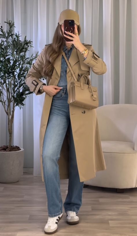 Trent Coat, Jean Levis, Trench Beige, Stylish Winter Outfits, Beige Outfit, Fashion Top Outfits, Stylish Work Attire, Looks Street Style, Evening Outfits