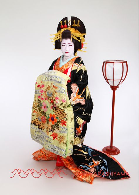 A woman dressed as an oiran  at a kimono photography experience. Oiran Kimono, Kimono Photography, Imperial Clothing, Japan Photography, Period Outfit, Edo Period, Japan Photo, Sapporo, Japanese Outfits