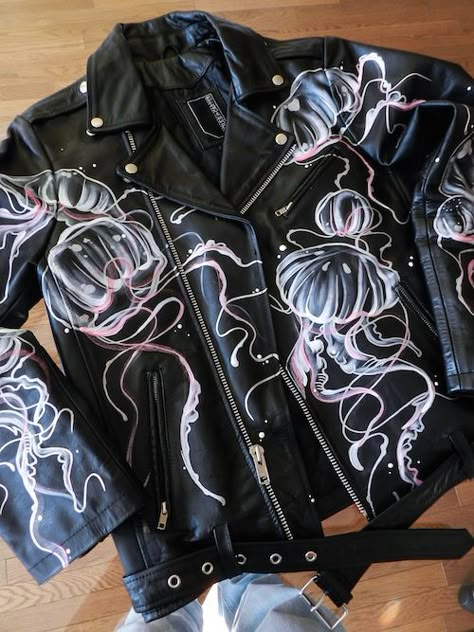 CUSTOM YEAHLANO FLORAL PAINTED LEATHER JACKET - custom jellyfish painted jacket Painted Leather Jacket, Detail Couture, Painted Clothes Diy, Painted Jacket, Denim Art, Diy Jacket, Jacket Ideas, Painted Jeans, Painted Denim