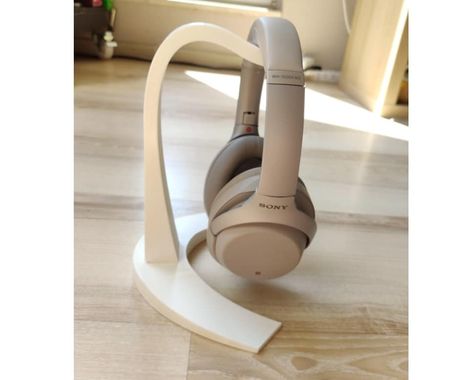 * Designation : This 3D printed office headset holder brings a beautiful aesthetic touch to your desk (to store the headset after teleworking). * Dimension : 220mm high, by 192mm wide and 122mm deep. The item receives a coat of finishing varnish to facilitate dust cleaning. * Delivery : STANDARD DELIVERY = Home delivery 5€ reduction on shipping costs with code MINI40 (40 euro minimum order) for all countries. Delivery to a Relay point possible on simple request, with reimbursement of overpayment. * Colors: You have the choice in many colors (see the last photo), and if a color is not in the list, send me your wish before ordering to study the possibilities. To see how the colors look, you can view all the printed items on the store's Instagram account. https://www.instagram.com/3dklite36 * 3d Printed Gifts, Headset Holder, Headphone Stand, Headphone Stands, 3d Printing Service, Beautiful Aesthetic, Audio Headphones, Impression 3d, Clay Ideas