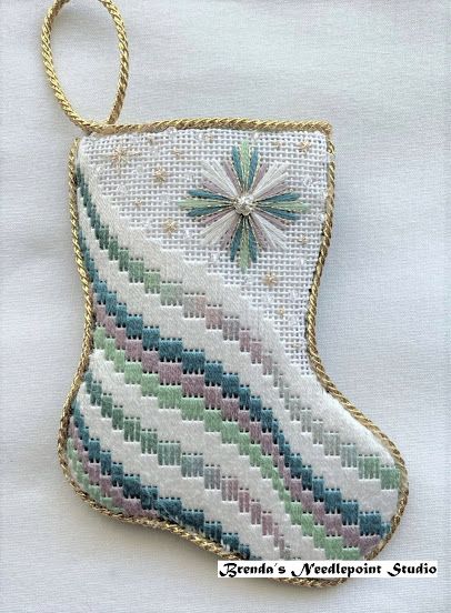 Needlework Ornaments, Embroidery Christmas Stocking, Canvas Stitching, Broderie Bargello, Needlepoint Finishing, Needlework Christmas, Christmas Needlepoint, Cross Stitch Christmas Stockings, Bargello Patterns