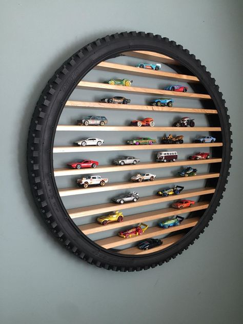 Matchbox Cars Display, Hot Wheels Storage, Hot Wheels Room, Koti Diy, Hot Wheels Display, Car Display, Desain Furnitur Modern, Kraf Diy, Geek Decor