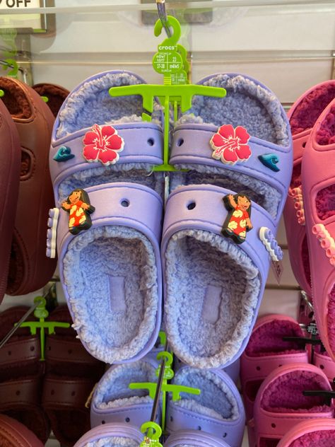 croc slippers fuzzy; lilo and stitch edition disney version purple pink flower blue wave Purple Fuzzy Crocs, Fuzzy Croc Sandal Outfit, Crocs Fuzzy Sandals, Fuzzy Crocs Slides, Disney Crocs Shoes, Fuzzy Crocs Outfit, Purple Crocs Outfit, Stitch Jibbitz, Croc Slippers