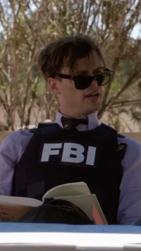 Spencer Reid In Fbi Vest, Spencer Reid Sunglasses, Fbi Vest, Emily Aesthetic, Dr Reid, Dr Spencer Reid, Thee Stallion, Crimal Minds, Fictional Men