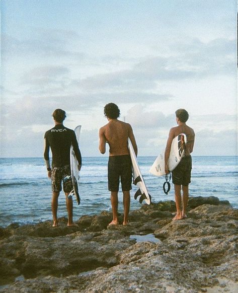 Surfer Board Aesthetic, Surfer Life Aesthetic, Surf Crush Aesthetic, Surfer Astethic, 90s Surfer Aesthetic, Surfer Boys Style, Surfer Friends, Surfer Boy Aesthetic, Complex Aesthetic