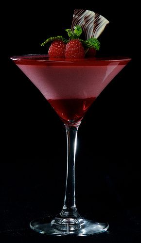 Martini Break - The Raspberry Ice Tea Martini It’s that time of the week that you all have come to love…Martini Time! I would like to dedic... Raspberry Ice Tea, Sweet Tea Vodka, Raspberry Iced Tea, Flavored Lemonade, Simply Lemonade, Cocktail Fruit, Pretty Drinks, Ice Tea, Martini Cocktail