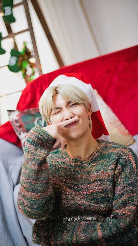 Namjoon Christmas, Lockscreens Wallpapers, Bts Christmas, Asian Guys, Rm Namjoon, Army Bts, Rm Bts, Bts Rm, Group Boards