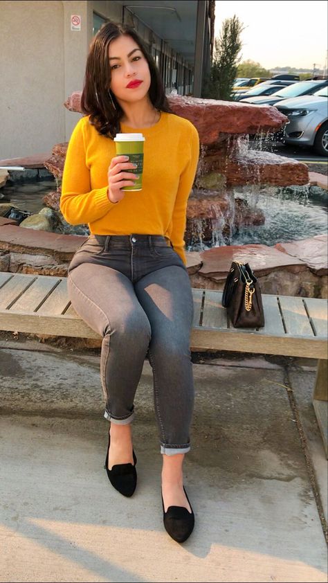 Mustard sweater / dark gray jeans and black flats Mustard Top And Jeans Outfit, Dark Grey Denim Jeans Outfit, Mustard Yellow Jeans Outfit, Mustard And Black Outfit, Mustard Outfits For Women, Dark Grey Shirt Outfit, Dark Gray Pants Outfit, Dark Gray Jeans Outfit, Dark Grey Jeans Outfit