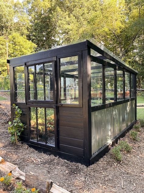 Old Window Greenhouse Plans, Greenhouse With Recycled Windows, Home Greenhouse Diy, Greenhouse Using Old Windows, Greenhouse Plans Old Windows, Diy Greenhouse Old Windows, Things To Do With Old Windows, Greenhouses Made From Old Windows, Pallet Greenhouse Diy