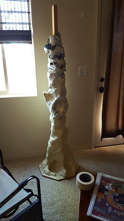 How To Make A Paper Mache Tree, Tree Paper Mache, Paper Mache Tree On Wall, Nature Decor Diy, Paper Mache Halloween, Paper Mache Tree, Tree Props, Hedgehog Craft, Halloween Props Diy