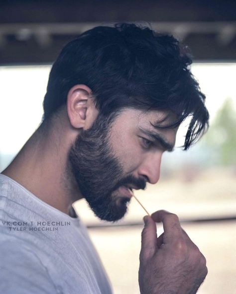 Beard Cartoon, Teen Wolf Derek Hale, Best Friend Soul Mate, Teen Wolf Mtv, So It Goes, Awesome Beards, Derek Hale, Tyler Hoechlin, Mens Hairstyles Short