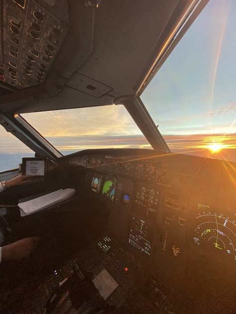 A320  @michellefankhauser  #pilot #pilotlife #pilotsofinstagram #aviation #a320 Plane Pilot Aesthetic, Airplane Pilot Aesthetic, Pilot Aesthetic Airplane, Pilot Woman Aesthetic, Aesthetic Pilot, Pilot Wallpaper, Tate And Miles, Miles Archer, Pilot Aesthetic