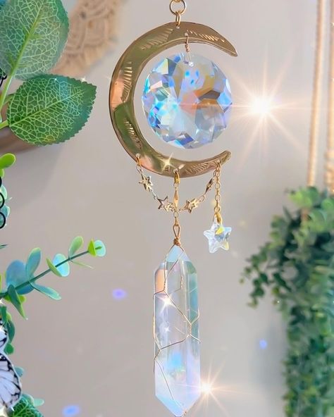 Crystal Vibes, Aura Crystals, Dream House Rooms, Angel Aura, Crystal Suncatchers, Crystal Decor, Suncatchers, Chakra, Aura