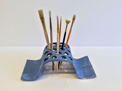 Diy Brush Holder, Mad Design, Diy Keramik, Clay Techniques, نباتات منزلية, ดินปั้น Polymer Clay, Tanah Liat, Keramik Design, Slab Pottery