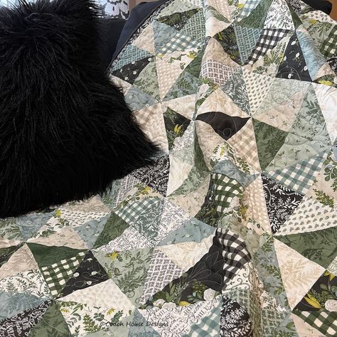 Queen Quilt Pattern Free, Green Quilts Ideas, 1 Layer Cake, Vibey Bedroom, Green Quilts, Vintage Quilts Patterns, Neutral Quilt, Quilting 101, Cottage Quilt