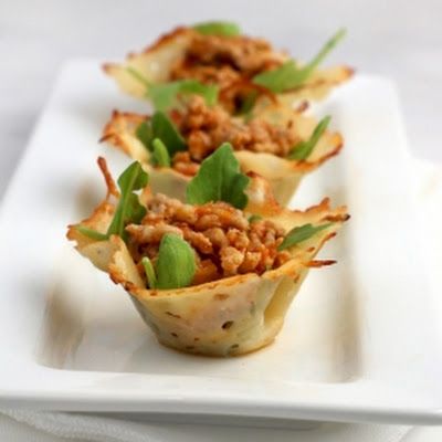 SPICED PORK IN PARMESAN CUPS Parmesan Cups, New Year's Eve Appetizers, Crockpot Ham, Party Appetizers, Fusion Food, Food Heaven, Starters Recipes, Best Appetizers, Appetizers For Party