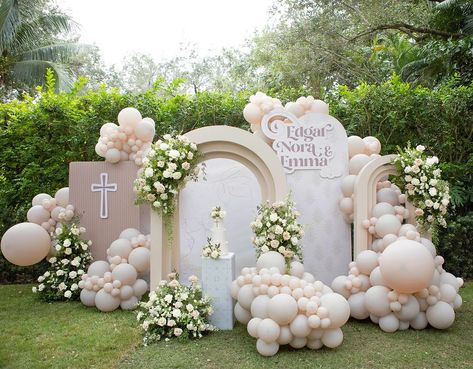 Bautizo Decor, Bautizo Backdrop, Bautizo Ideas, Ideas Bautizo, Baptism Decor, Disneyland Birthday, First Communion Decorations, Communion Decorations, Bridal Shower Balloons